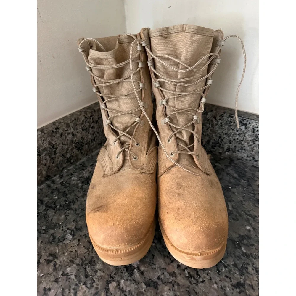 Wellco US Military Combat Boots Tan Suede Vibram Sole Mens 11W Desert Tactical